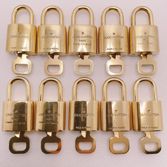 100% Authentic Louis Vuitton Shiny Gold 1 Lock and 1 Key Excellent Condition - Picture 2 of 8